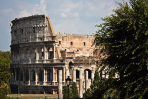 By Andrés Nieto Porras from Palma de Mallorca, España (Coliseo de Roma) [CC BY-SA 2.0 (http://creativecommons.org/licenses/by-sa/2.0)], via Wikimedia Commons